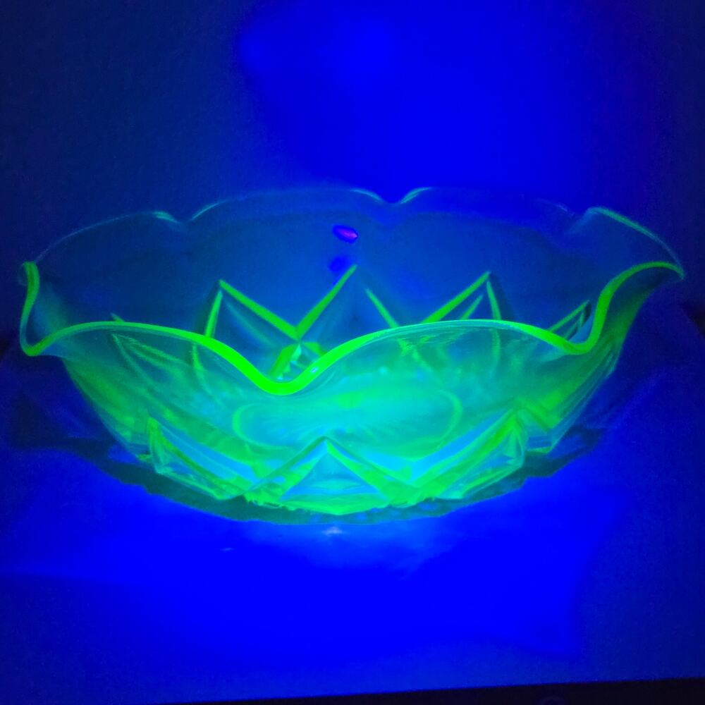 Vintage Hazel Atlas Diamond Arches Green Uranium Glass Bowl Ruffled Depression